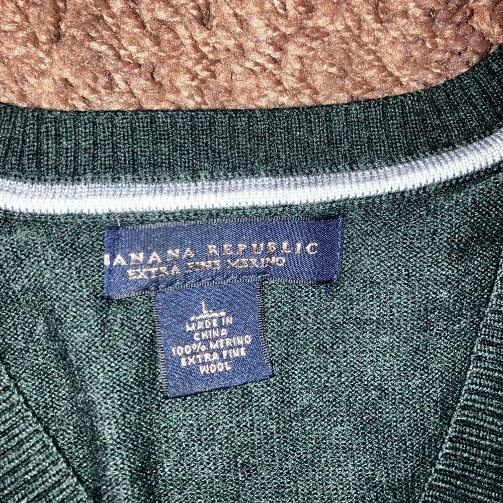 BANANA REPUBLIC MEN'S V-NECK PULLOVER 100% MERINO WOOL- Hunter Green XL